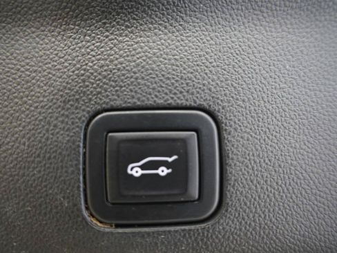 Used 2021 Chevrolet Suburban Premier RWD image 37