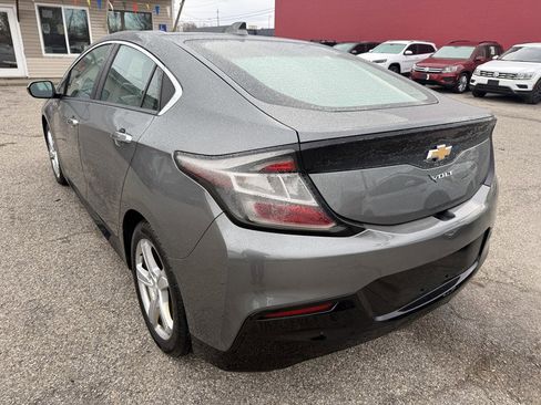Used 2017 Chevrolet Volt LT w/ Comfort Package image 4