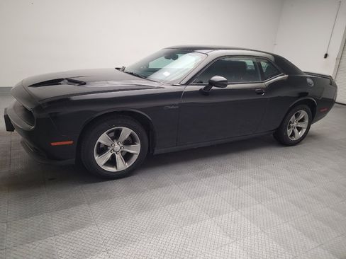 Used 2019 Dodge Challenger SXT RWD image 2