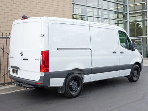 Used 2025 Mercedes-Benz Sprinter 2500 image 3