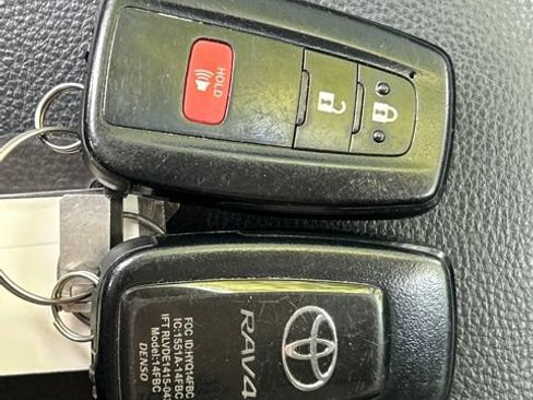 Used 2020 Toyota RAV4 XLE w/ All Weather Liner Package AWD/4WD image 66