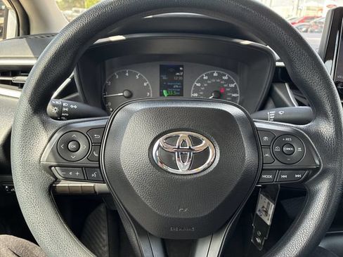 Used 2025 Toyota Corolla LE FWD image 21