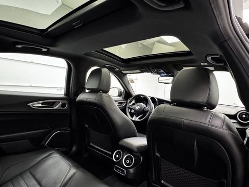 Used 2023 Alfa Romeo Giulia Veloce image 23