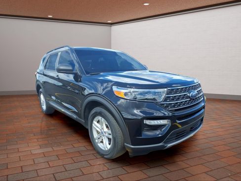 Used 2023 Ford Explorer XLT w/ Equipment Group 202A AWD/4WD image 2
