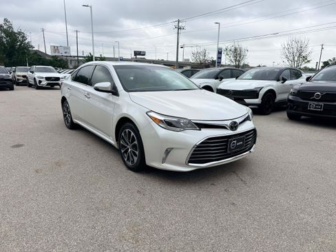 Used 2018 Toyota Avalon XLE Premium FWD image 7