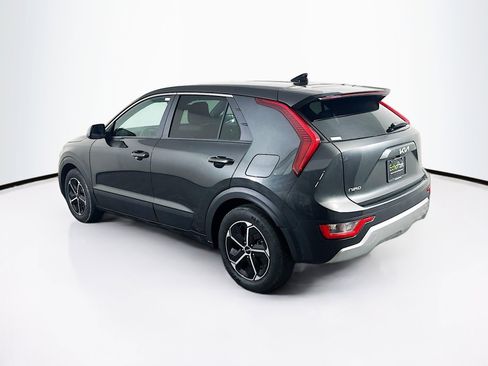 Used 2023 Kia Niro LX image 5