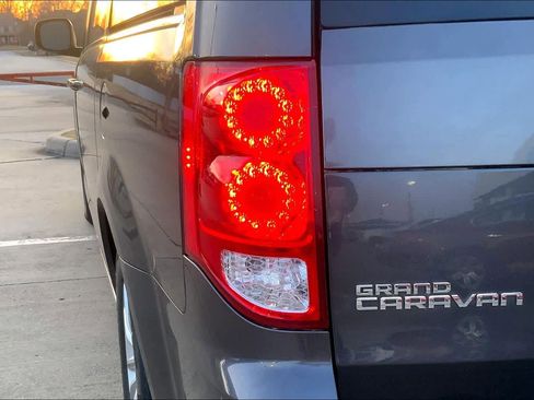 Used 2020 Dodge Grand Caravan SXT image 29