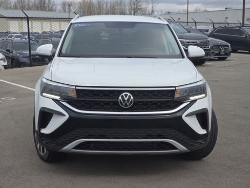 Used 2022 Volkswagen Taos SE image 2