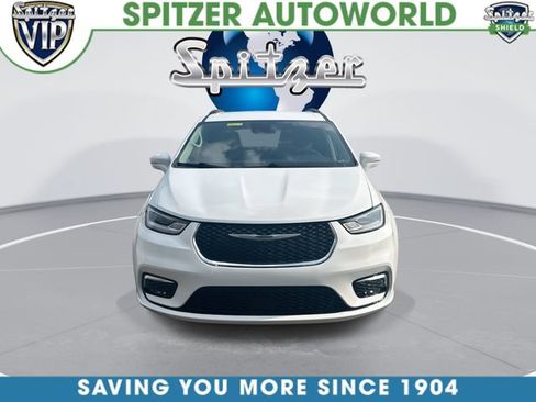 Certified 2022 Chrysler Pacifica Touring-L FWD image 3