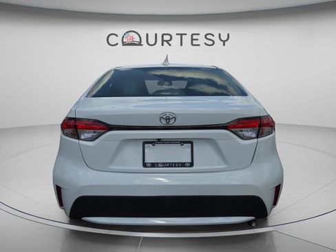 Certified 2022 Toyota Corolla LE FWD image 4