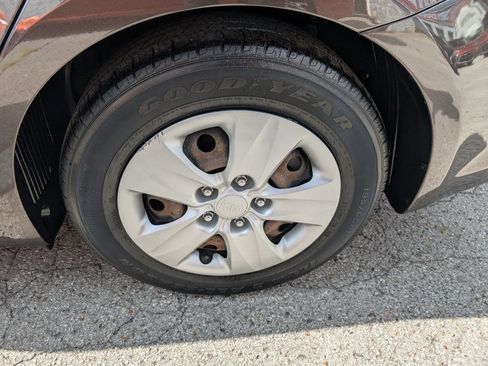 Used 2018 Kia Forte LX image 25