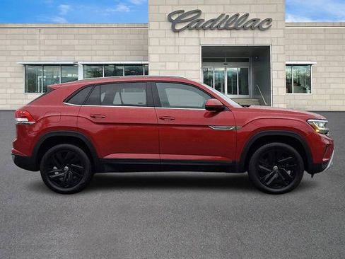 Used 2022 Volkswagen Atlas Cross Sport SE w/ Black Wheel Package AWD/4WD image 9