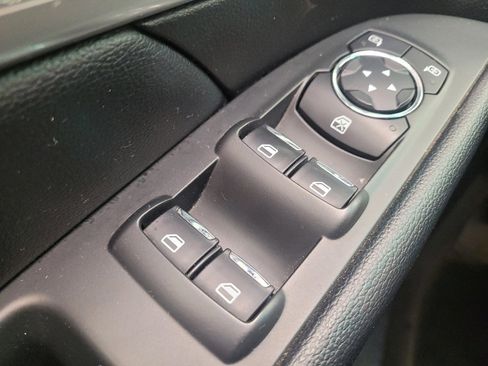 Used 2017 Ford Explorer XLT image 27