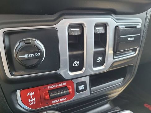 Used 2018 Jeep Wrangler Rubicon AWD/4WD image 25