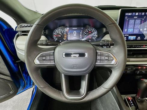 Used 2025 Jeep Compass Limited AWD/4WD image 9