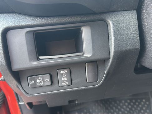 Used 2016 Toyota Tacoma TRD Sport w/ Towing Package AWD/4WD image 19