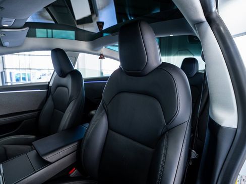 Used 2025 Tesla Model 3 Long Range image 33