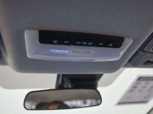 Used 2025 Nissan Versa SV image 26