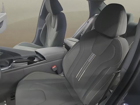 New 2026 Hyundai Elantra Sport FWD image 13