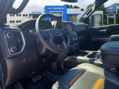 Used 2023 GMC Sierra 2500 AT4 AWD/4WD image 8