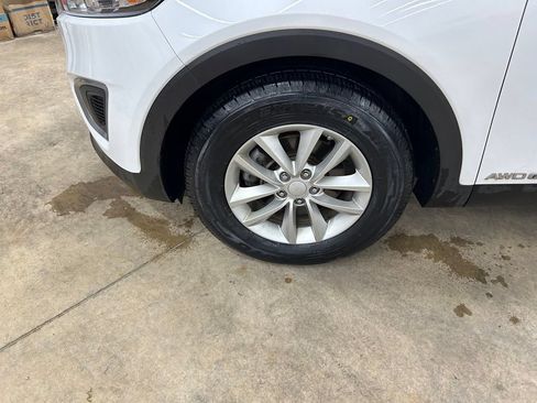 Used 2017 Kia Sorento AWD image 26