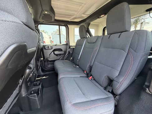 Used 2025 Jeep Wrangler Unlimited Rubicon AWD/4WD image 20