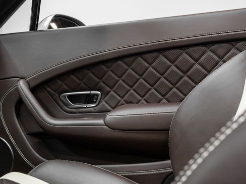 Used 2018 Bentley Continental GT image 15