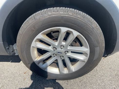 Used 2015 Ford Explorer XLT w/ Equipment Group 202A AWD/4WD image 13