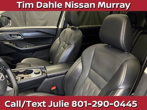Used 2025 Nissan Rogue Platinum w/ Platinum Premium Package AWD/4WD image 24
