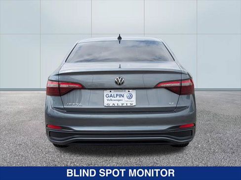Certified 2022 Volkswagen Jetta SE w/ Panoramic Sunroof Package FWD image 4