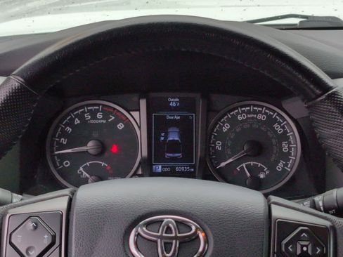 Used 2020 Toyota Tacoma TRD Sport image 14