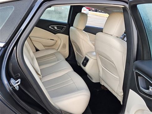 Used 2017 Chrysler 200 Limited Platinum w/ Comfort & Convenience Group image 13