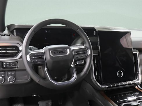 Used 2025 GMC Yukon Denali image 8