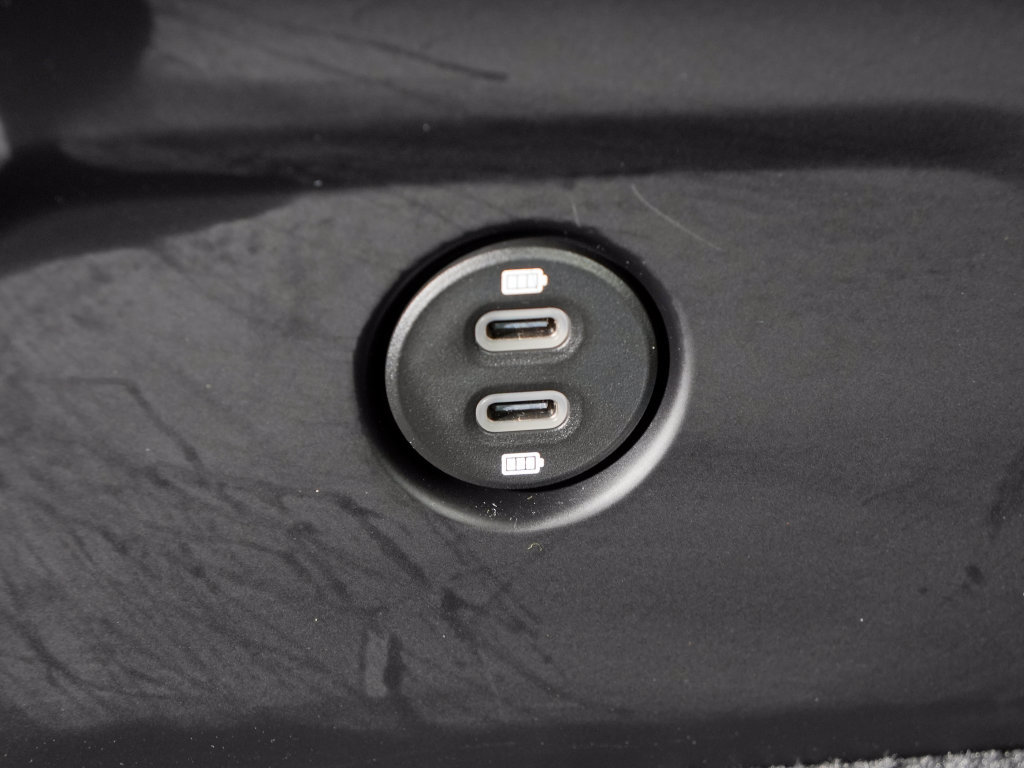 Certified 2025 Porsche Macan w/ Premium Package Plus AWD/4WD image 42