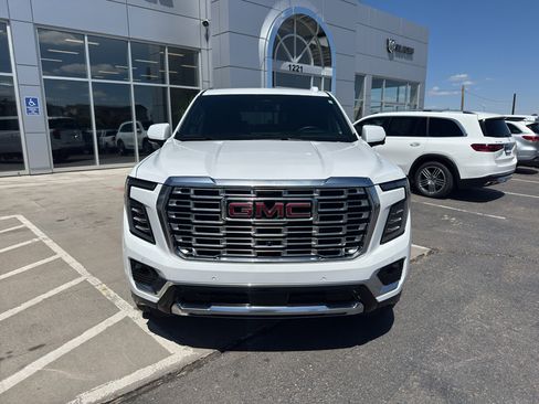 Used 2025 GMC Yukon XL Denali AWD/4WD image 8