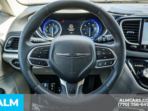 Used 2024 Chrysler Pacifica Touring-L FWD image 29