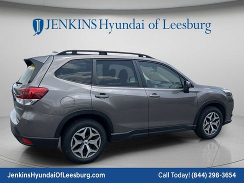 Used 2023 Subaru Forester Premium AWD/4WD image 4