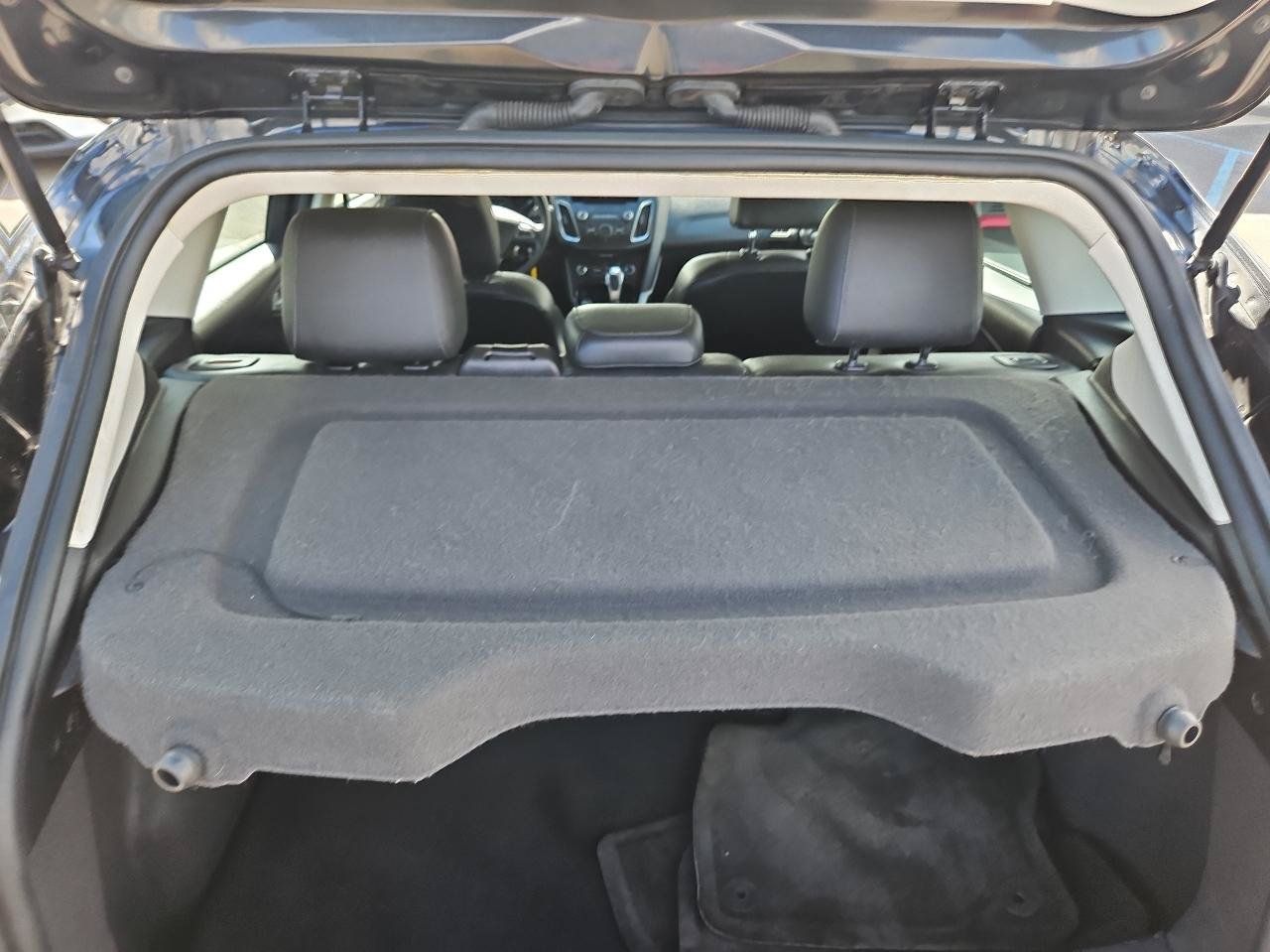 Used 2015 Ford Focus SE w/ Equipment Group 201A FWD image 35
