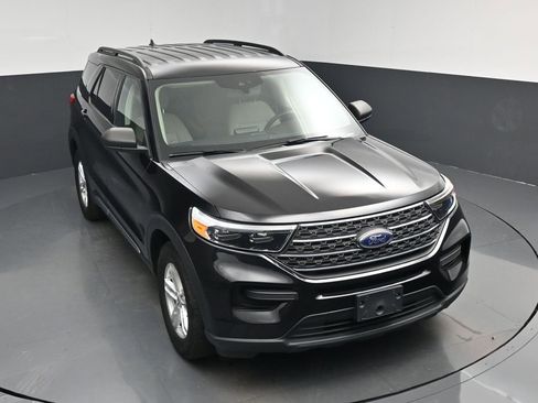Used 2022 Ford Explorer XLT image 32