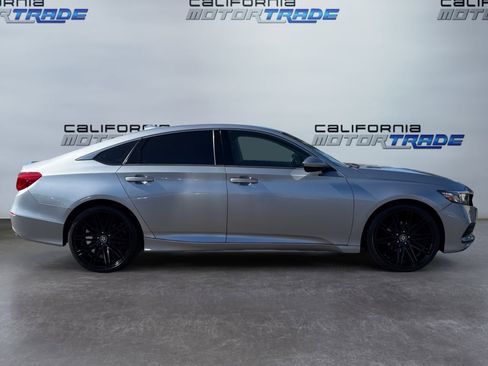 Used 2018 Honda Accord LX image 4