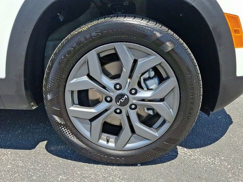 Certified 2025 Kia Seltos LX AWD/4WD image 8