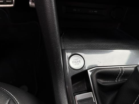 Used 2023 Volkswagen Tiguan SE R-Line image 18