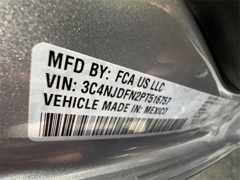 Used 2023 Jeep Compass Latitude image 27