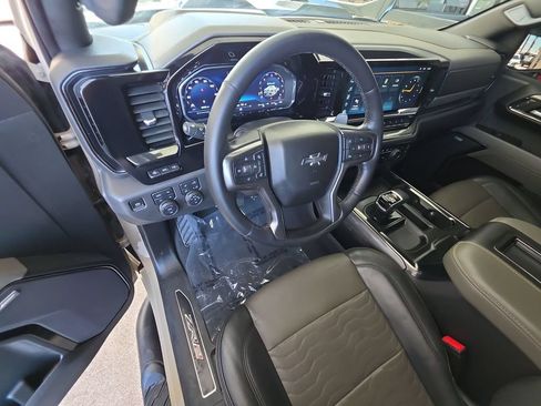 Used 2022 Chevrolet Silverado 1500 ZR2 w/ Technology Package AWD/4WD image 10