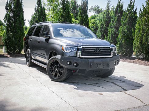 Used 2020 Toyota Sequoia TRD Sport w/ TRD Sport Premium Package AWD/4WD image 2