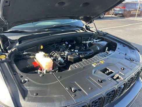 Certified 2023 Jeep Grand Cherokee L Limited w/ Luxury Tech Group II image 17