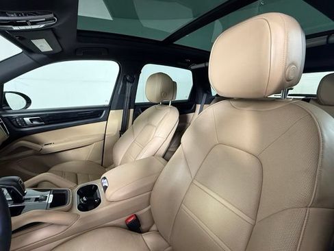 Used 2023 Porsche Cayenne AWD/4WD image 5
