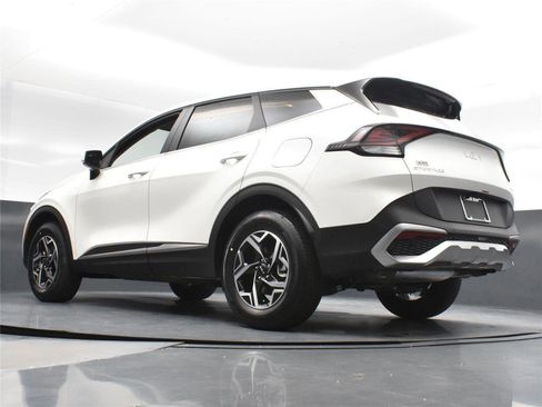 Used 2025 Kia Sportage LX image 12