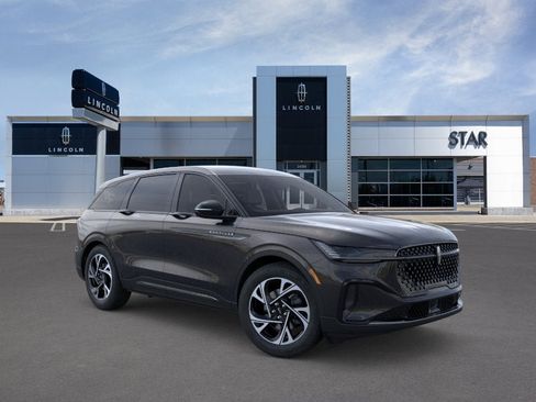 New 2026 Lincoln Nautilus Premier w/ Jet Appearance Package AWD/4WD image 7