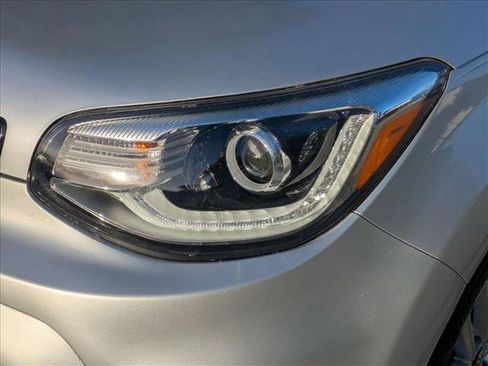 Used 2018 Kia Soul + w/ + Primo LIT Package FWD image 8